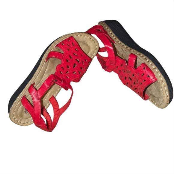 Cliffs by white mountain red sandals - Picture 6 of 10